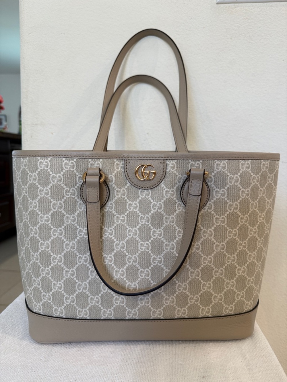 Gucci Beige GG Supreme Canvas two way Tote with Gold Hardware